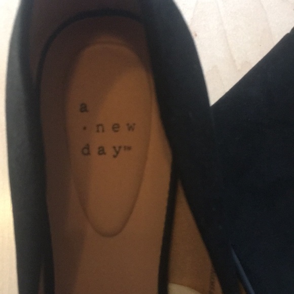 A New Day Faux Suede Wedges Size 10 - Picture 2 of 8